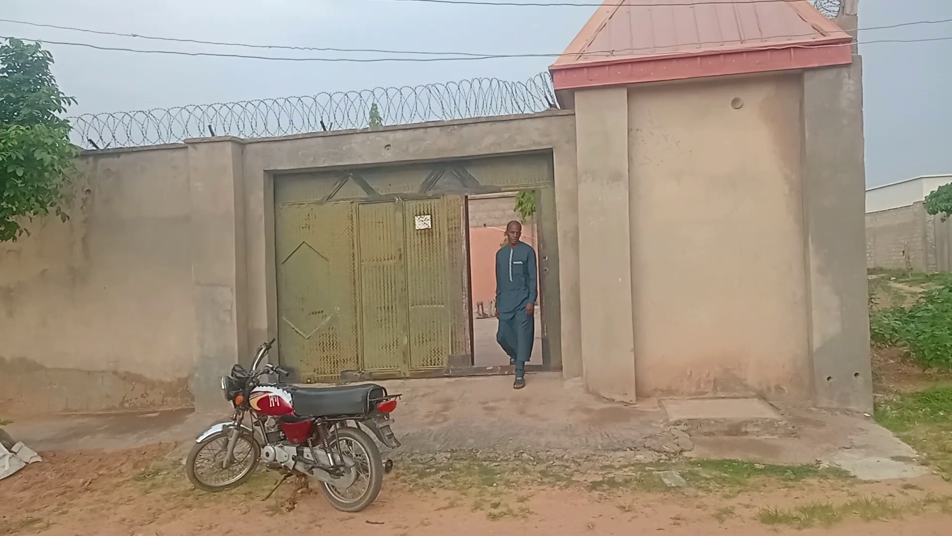 House for sale opposite legislative Quarters, behind Bafir Filling Station, Katsina State. Features 	3 bedrooms 	1 Parlor 	Kitchen 	Gate house 	5 parking space 	Borehole 	Gate House 	35m For More details visit our website at www.ubarchitects.ng