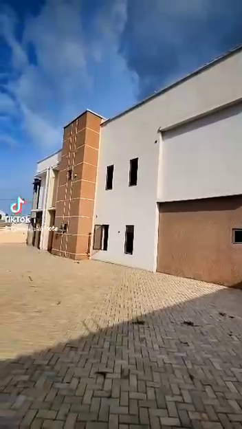 LUXURIOUS 5-BEDROOM APARTMENT FOR SALE - GIDAN DAWA, KATSINA A beautifully designed and spacious 5-bedroom apartment featuring: * 3 Parlours ・BQ * Modern and luxurious finishing C. Prime location at Gidan Dawa, Katsina Asking Price: 110 Million