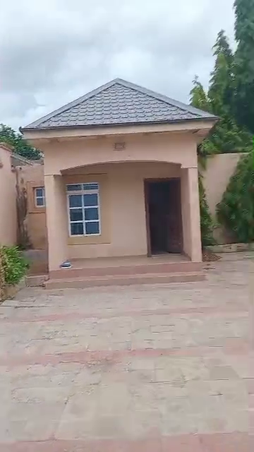 Three Bedroom Two Parlour for sale at layout katsina price 80M