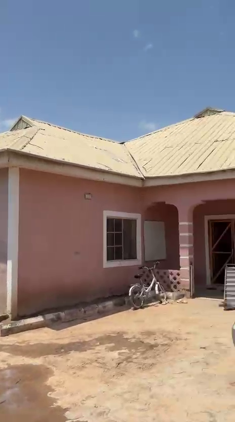 Three Bedroom one parlour House for sale in Liyafa Along fish plus  Price 35M