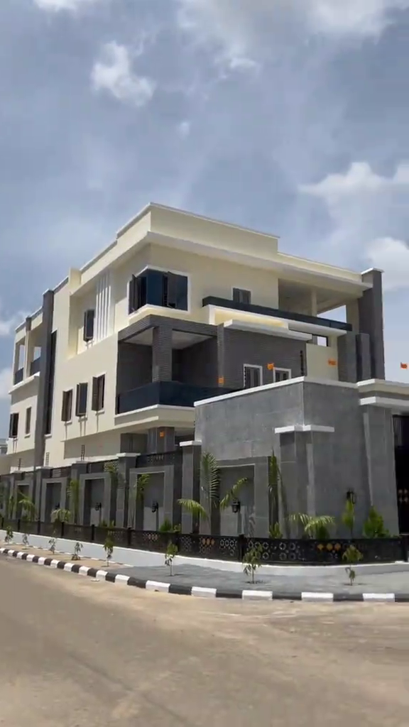 7 BEDROOMS DUPLEX EN-SUITES ROYAL CITY KANO STATE