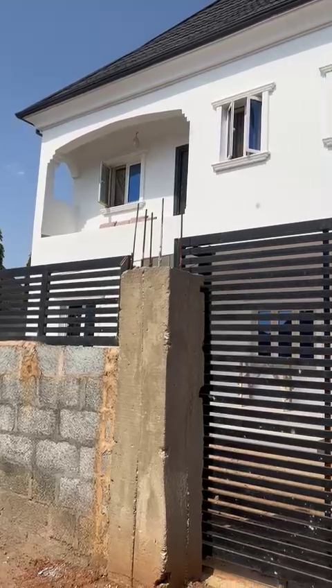 5 bedroom 2 Livingroom for sale at 23 Y.M Yusuf street FO1 kubwa behind DeKuchney Hotel, Abuja